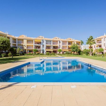 Serene Apartment W/ Balcony And Pool By Lovelystay Quarteira Luaran gambar