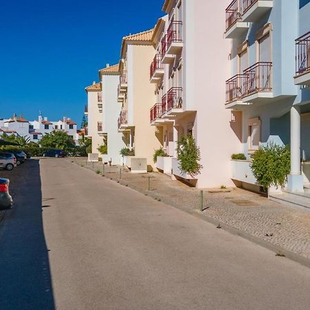 Serene Apartment W/ Balcony And Pool By Lovelystay Quarteira Luaran gambar