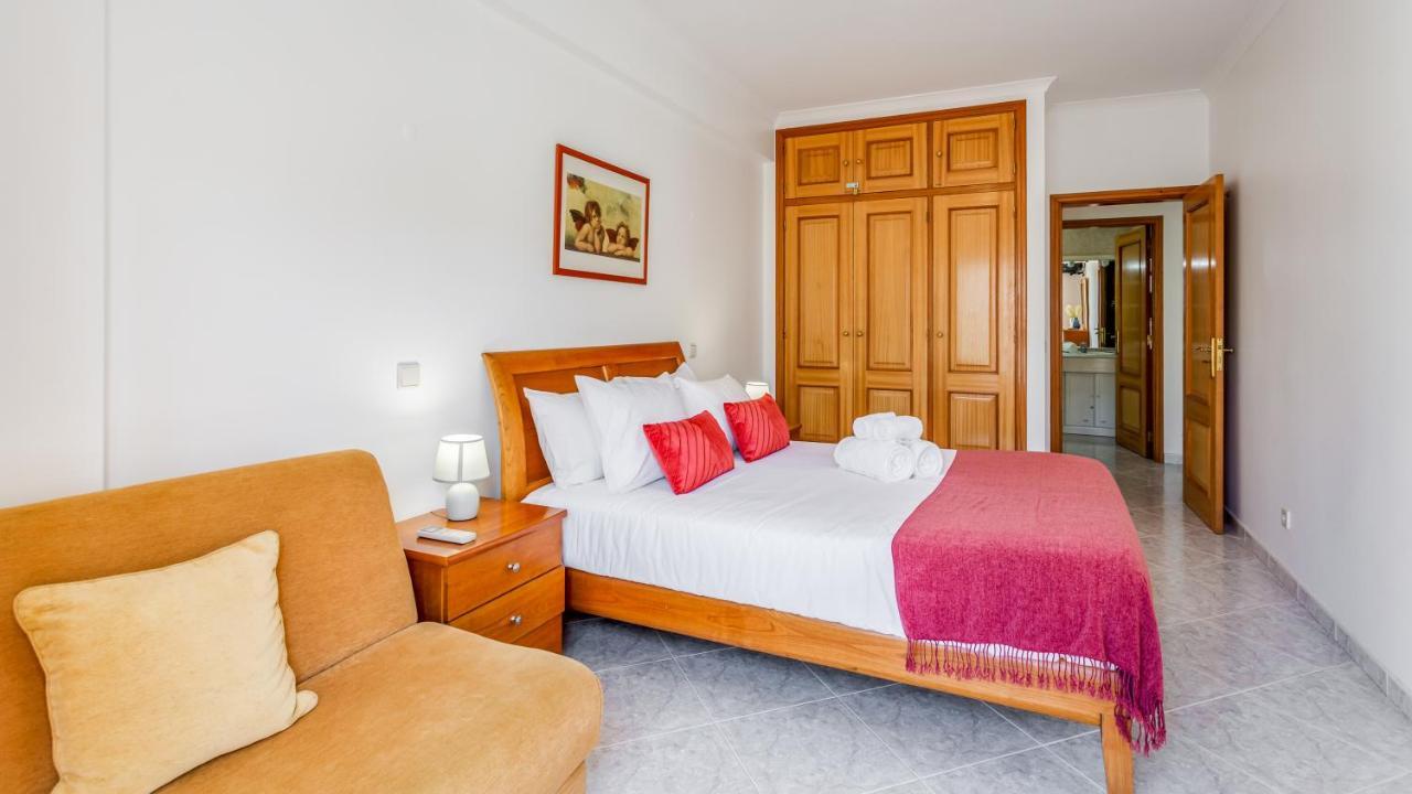 Serene Apartment W/ Balcony And Pool By Lovelystay Quarteira Luaran gambar