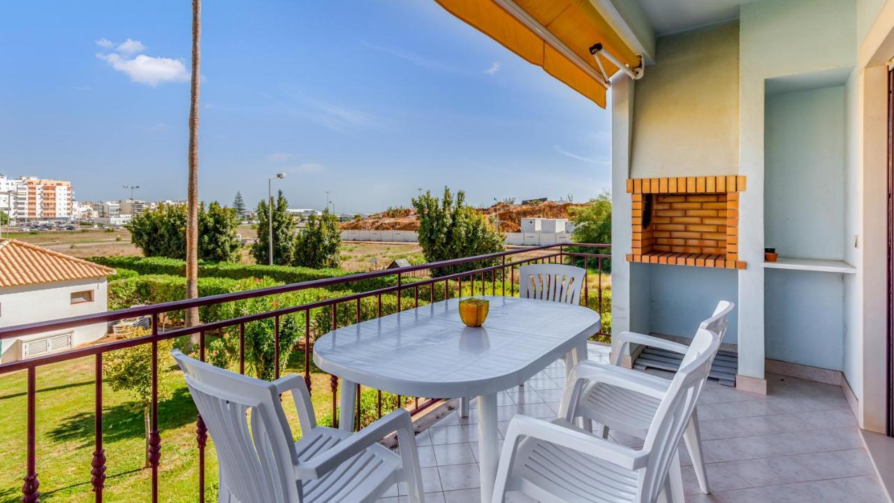 Serene Apartment W/ Balcony And Pool By Lovelystay Quarteira Luaran gambar
