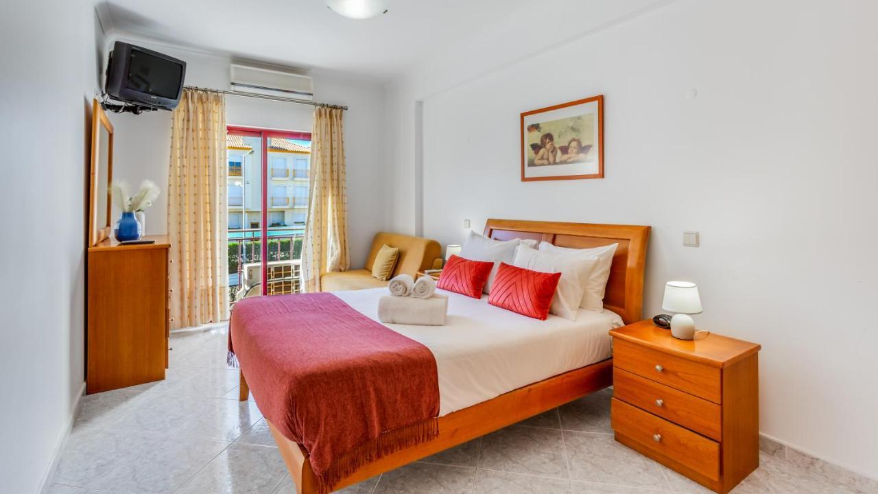 Serene Apartment W/ Balcony And Pool By Lovelystay Quarteira Luaran gambar